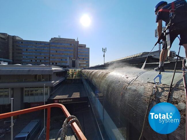 visokotlačno čiščenje fasade na višini